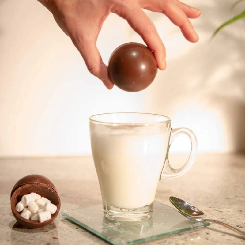 Glob Din Ciocolata Cu Lapte Umplut Cu Bezele Pralibel 150g 1